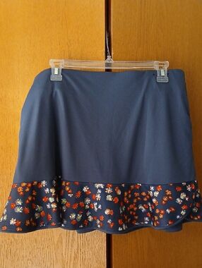Callaway Dark Gray Golf Skort with Floral Hem Size Large